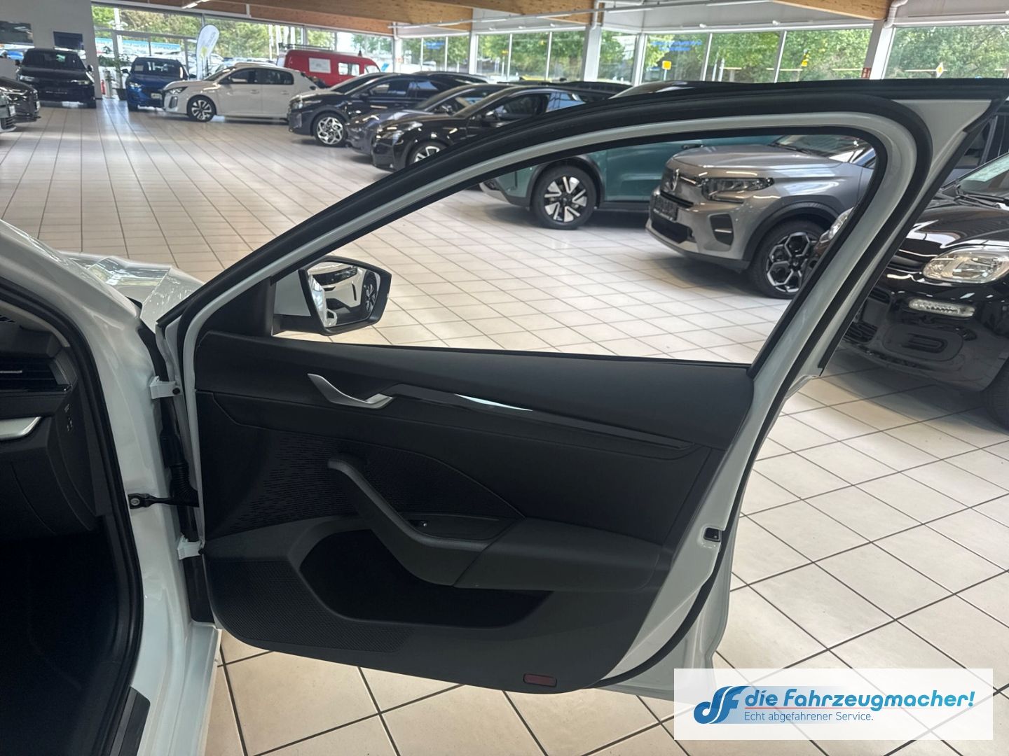 Fahrzeugabbildung SKODA Octavia Combi 1.5 TSI mHEV 85 kW Selection Navi