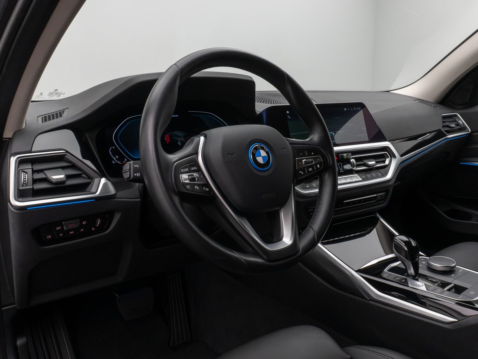 Fahrzeugabbildung BMW 330e SportLine Laser Kamera HUD DAB HiFi Komfort