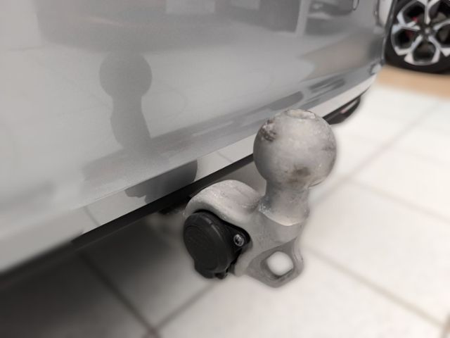 Fahrzeugabbildung SKODA Superb Combi 2.0 TDI DSG Selection AHK MATRIX NA