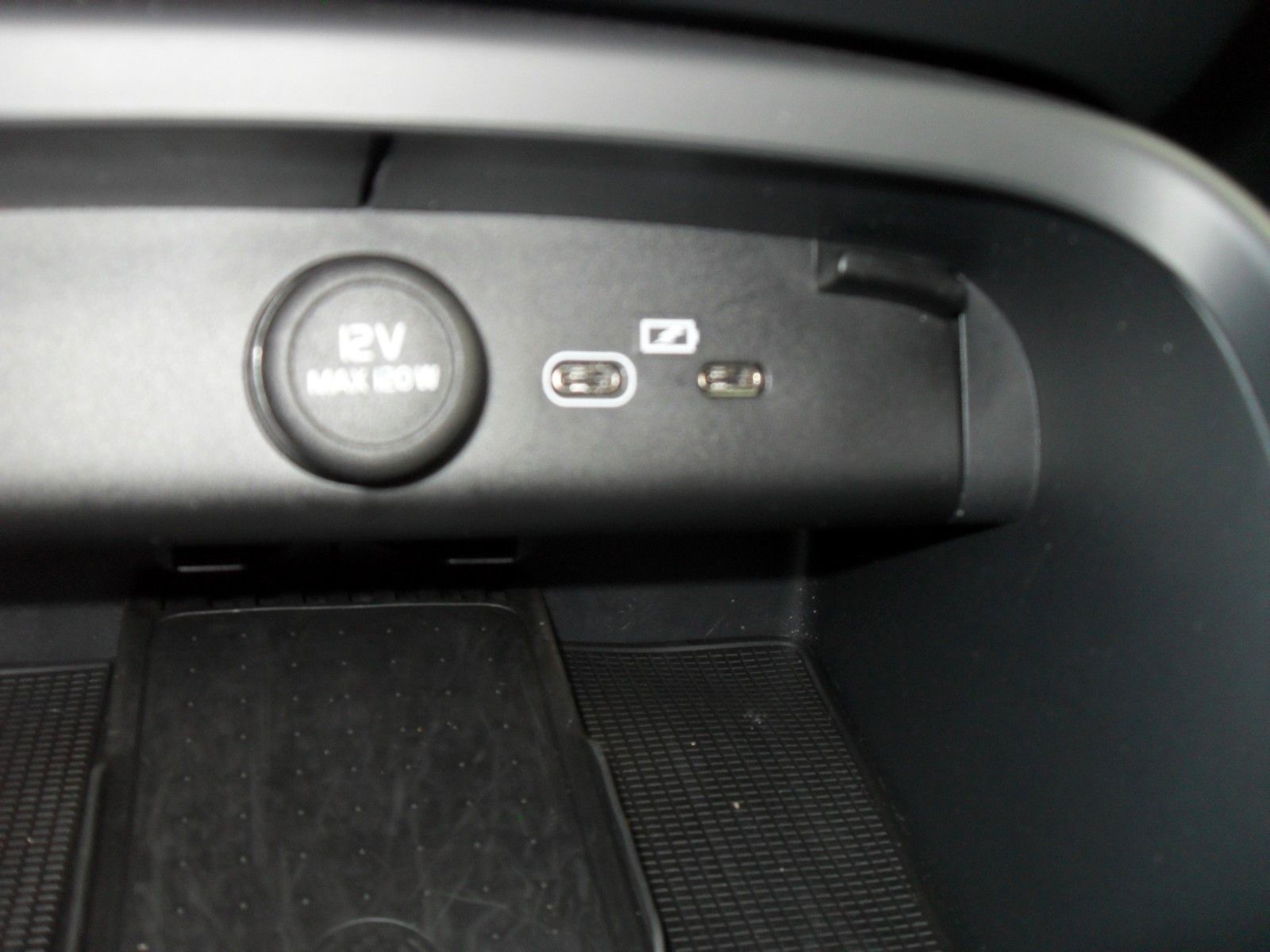 Fahrzeugabbildung Volvo XC 40 Ultra Dark 2WD
