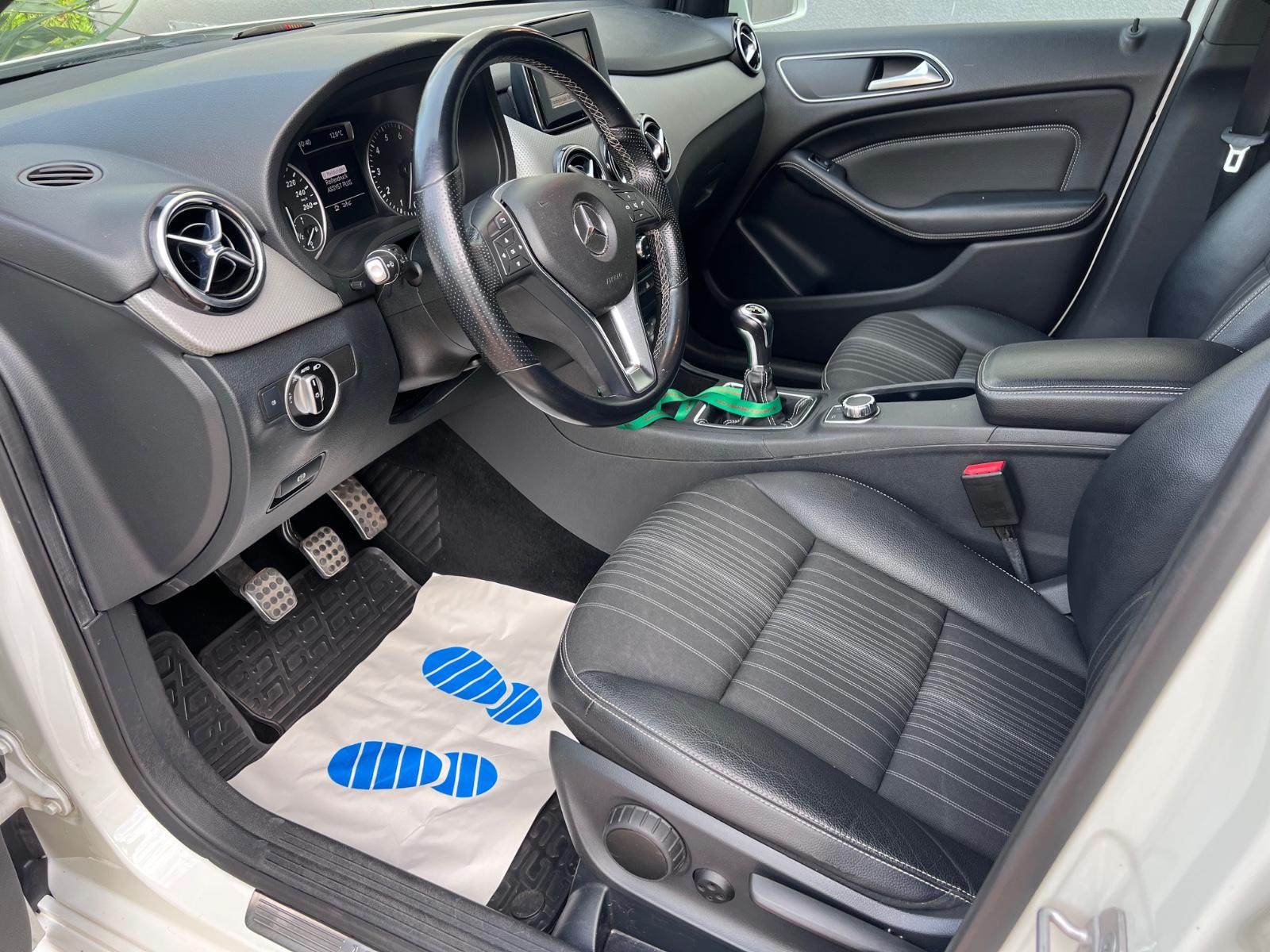Mercedes-Benz B180 2011 — photo 8