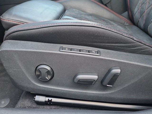 Fahrzeugabbildung SKODA Octavia Combi 1,4 RS iV MATRIX ACC 18" HUD NAVI