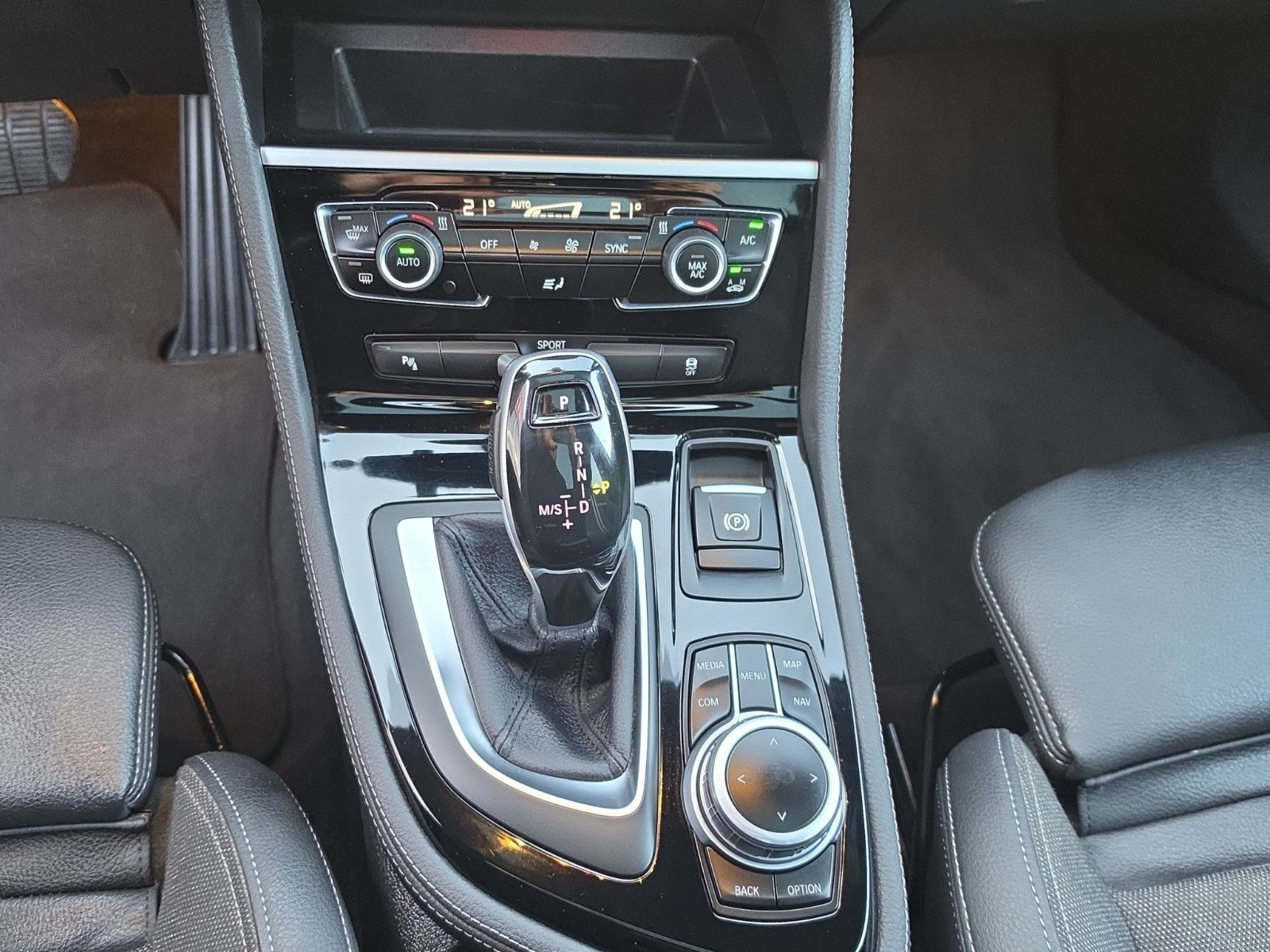 Fahrzeugabbildung BMW 2 Active Tourer 218 d Sport Line Sport-Automatik