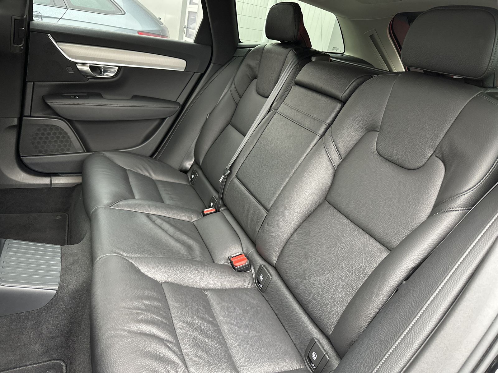 Fahrzeugabbildung Volvo V90 T6 Hybrid AWD R-Design NAV+LED+KAMERA+H&K+VC