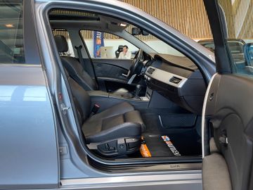BMW 530 Touring 530d xDrive *HUD*NAVI*LEDER*PANO*SZH