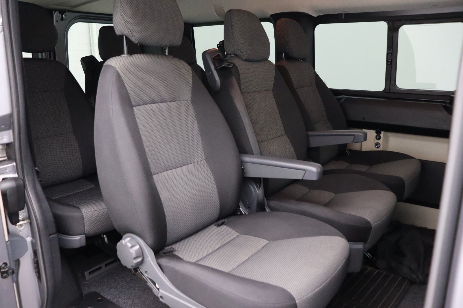 Fahrzeugabbildung Fiat Ducato 30 L1H1 2.2 Panorama - Komfort-Fahrersitz