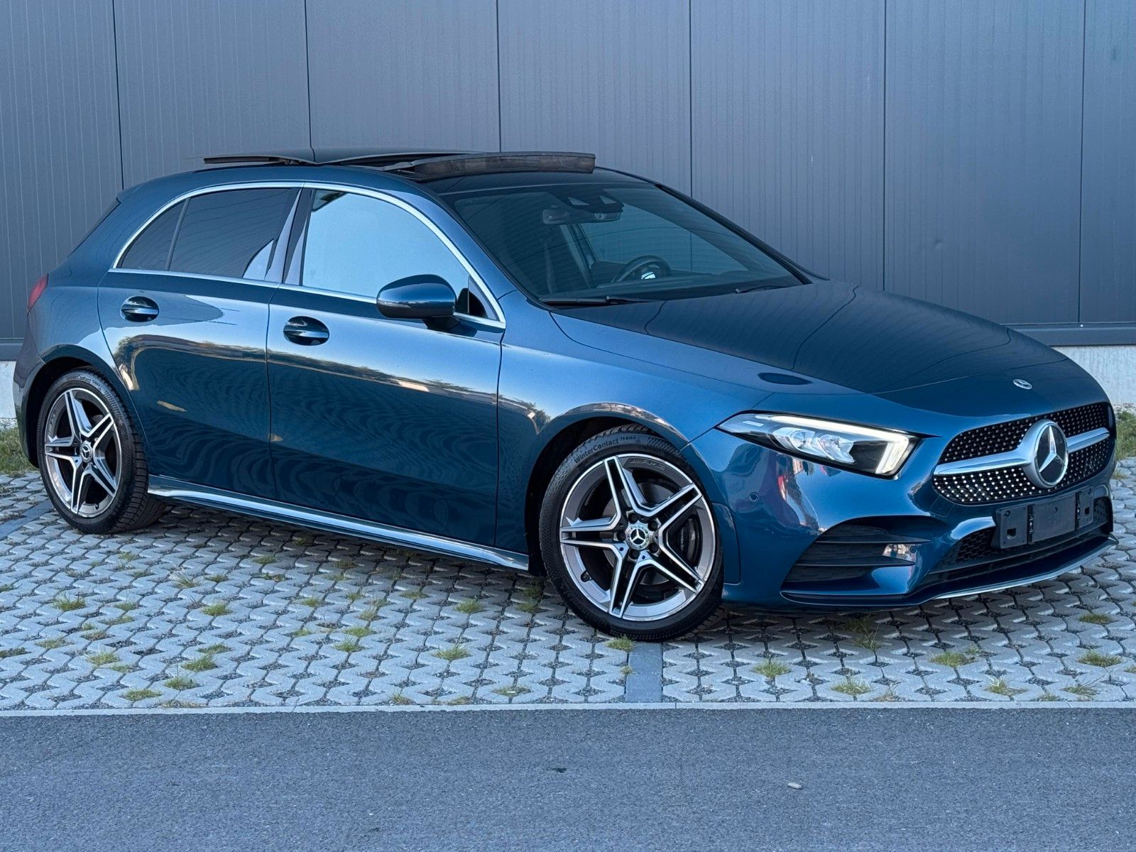 MERCEDES-BENZ A200d*AMG*Panorama*Alcantara*Ambiente*Kamera*