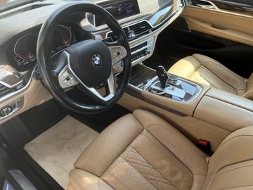 BMW 740 - 11