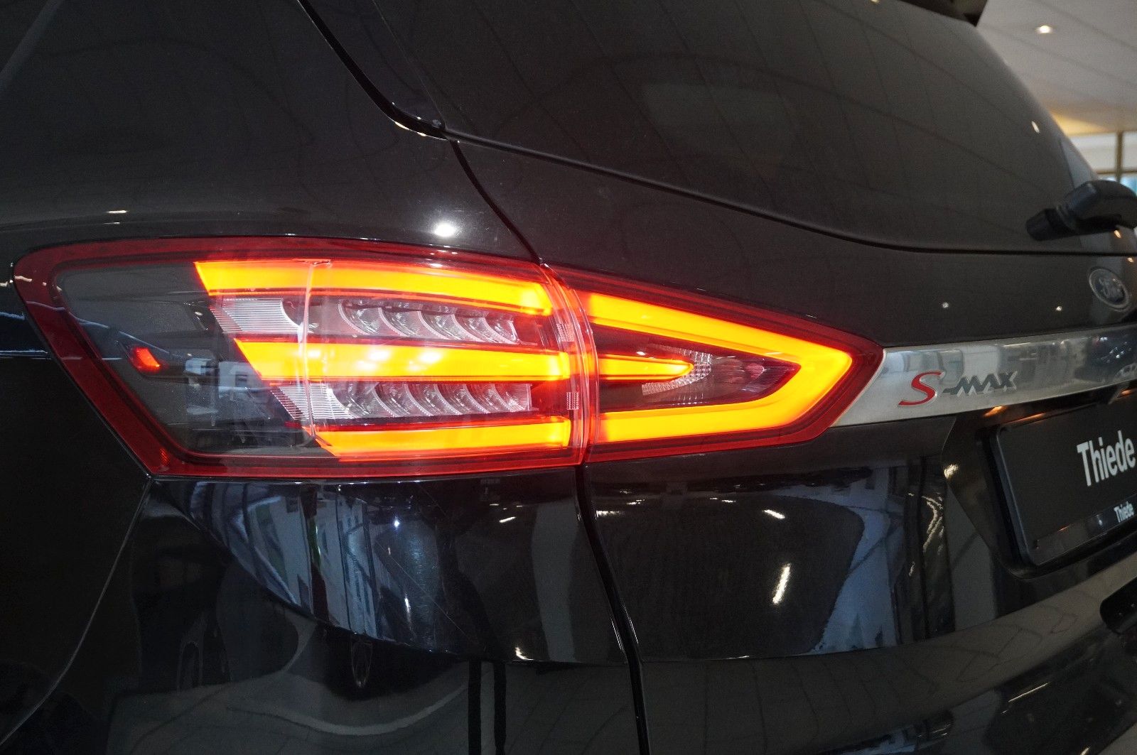 Fahrzeugabbildung Ford S-Max 2.0D ST LINE 7-SITZE NAVI/LED/KAMERA/AHK