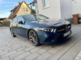 Mercedes-Benz A 220 DCT AMG Line Night Paket MB100 Garantie - blaue Mercedes-Benz A 220