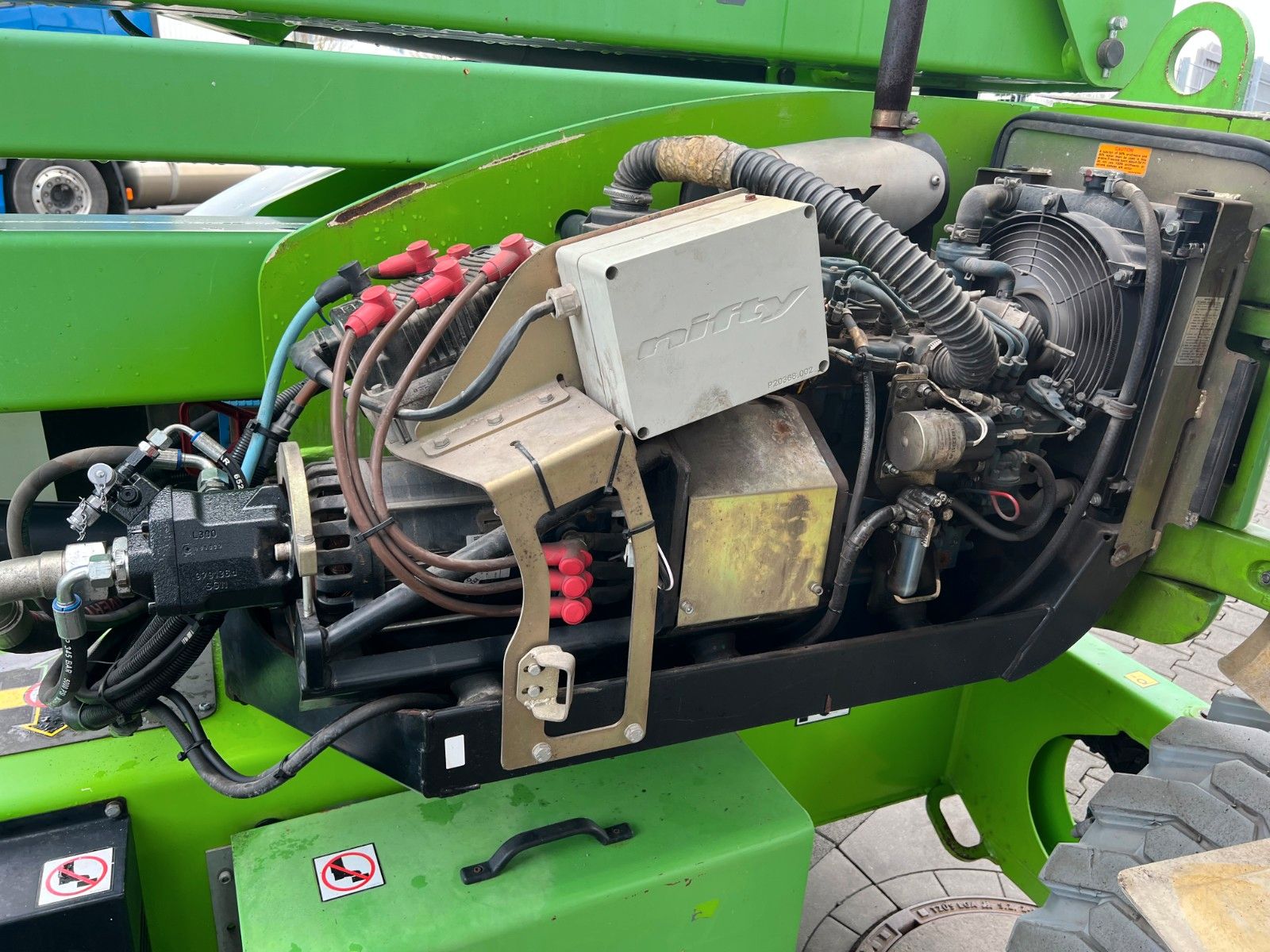 Fahrzeugabbildung Niftylift HR17 Hybrid 4X4 / 1.417h / 17m Arbeithöhe