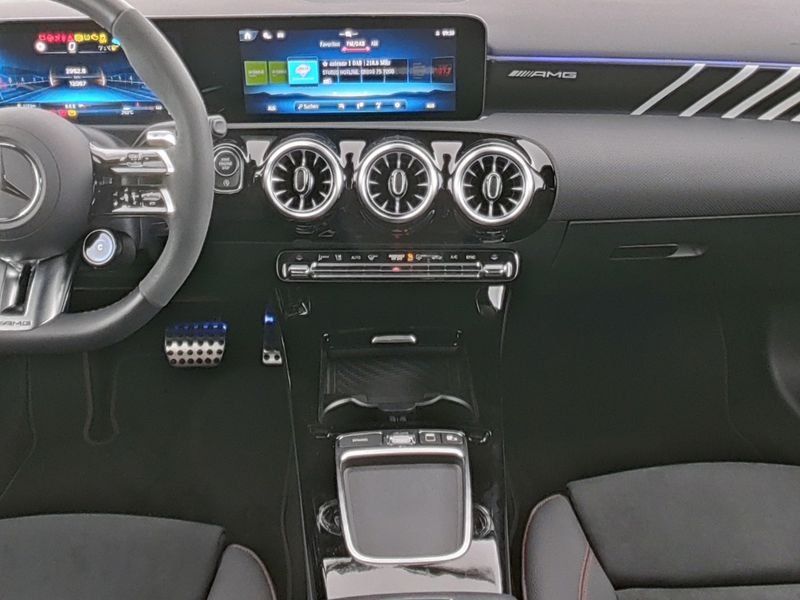 Fahrzeugabbildung Mercedes-Benz A 45 S 4M PANO+HUD+BURMESTER+NIGHT+360°+VMAX-270
