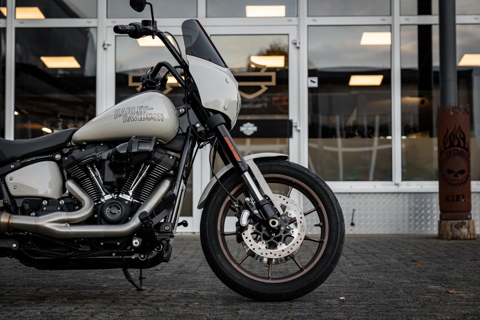 Fahrzeugabbildung Harley-Davidson FXLRS LOW RIDER S 117 CUI - JEKILL&HYDE -