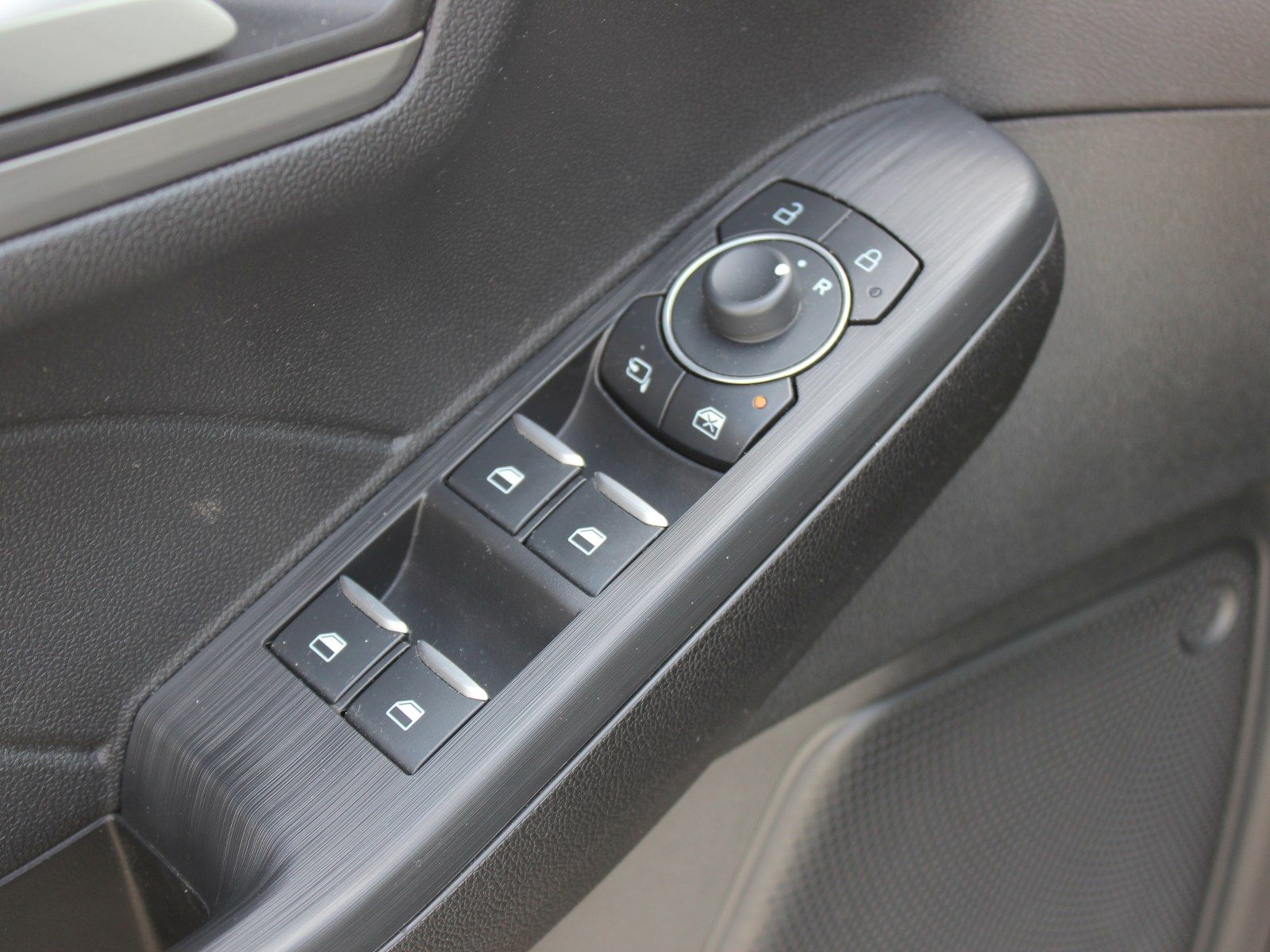Fahrzeugabbildung Ford Kuga Hybrid Titanium 2,5 Duratec