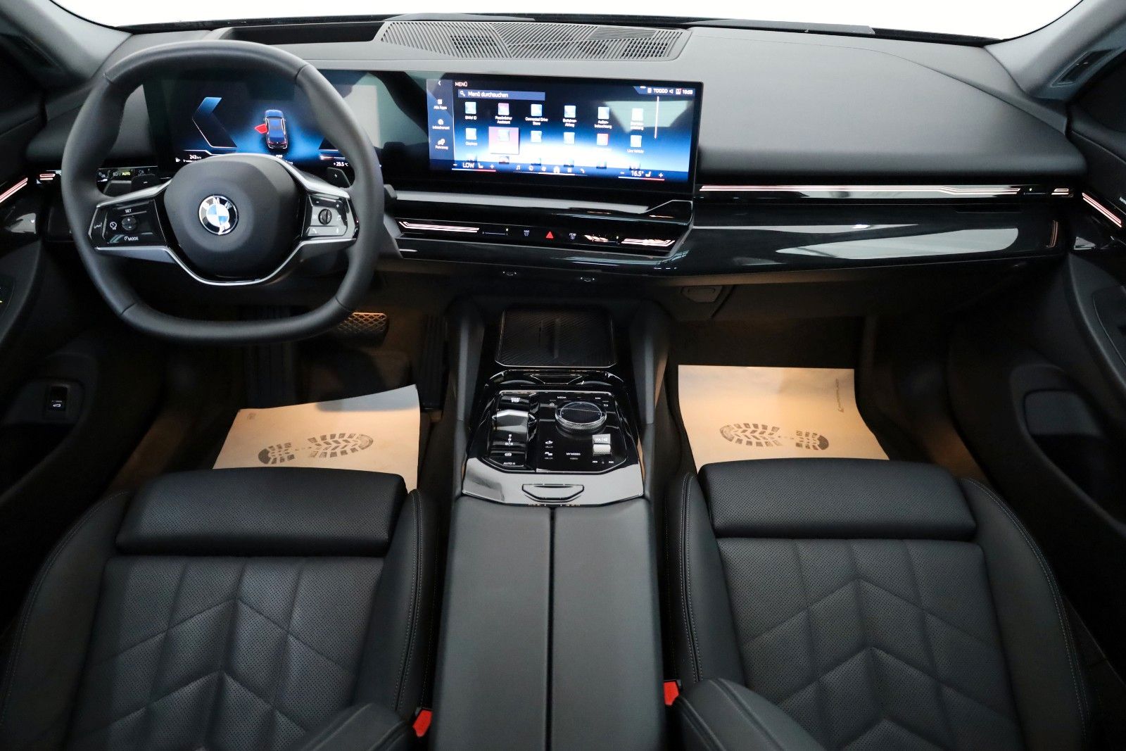 Fahrzeugabbildung BMW 520 d,Travel+Innov. Pak,Panorama,HUD, AHK el,+WR