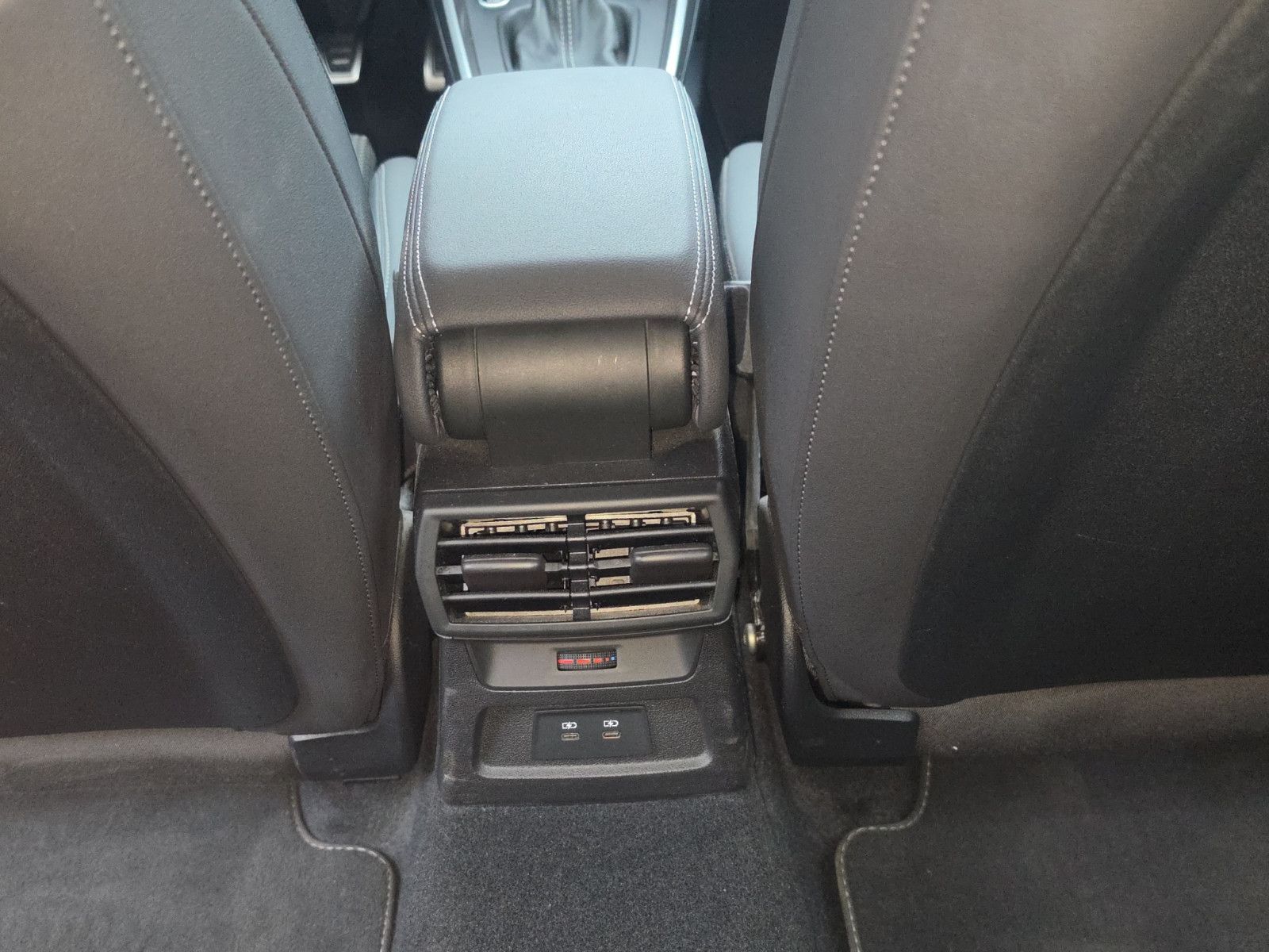 Fahrzeugabbildung Audi A3 Sportback 30 TDI S line LED AHK Kamera
