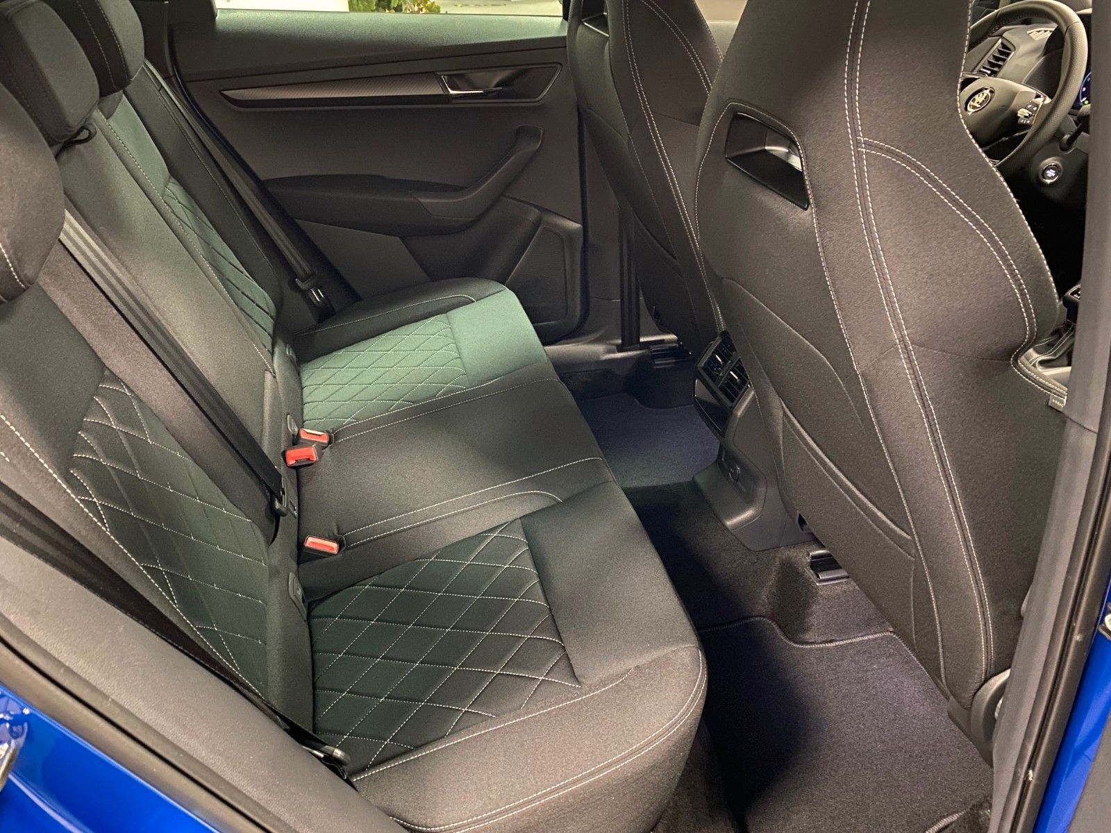 Fahrzeugabbildung SKODA Karoq 2.0l TDI DSG 4x4 SPORTLINE+AHK-SCHWENKBAR