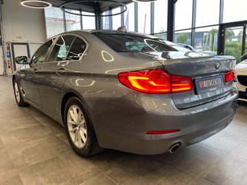 BMW 530 i xDrive *1.HAND*NAVI*TEMPO*SZHZ*AHK*PDC*