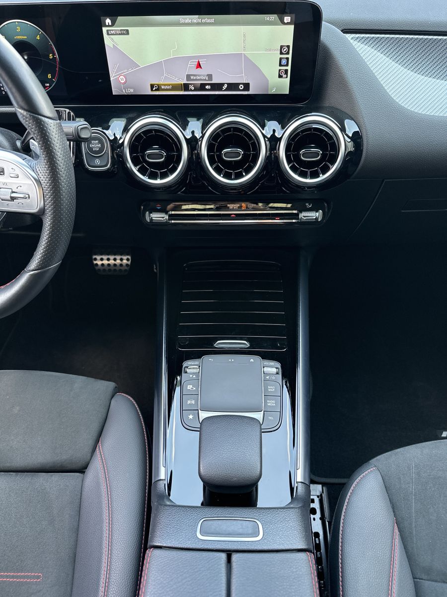 Fahrzeugabbildung Mercedes-Benz GLA 220d AMG Line NAV+MATRIX+KAMERA+PANO
