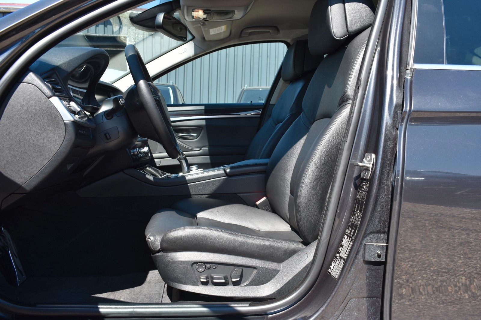 Fahrzeugabbildung BMW 530d Limousine xDrive AHK/Memory/ACC/SLI/Leder