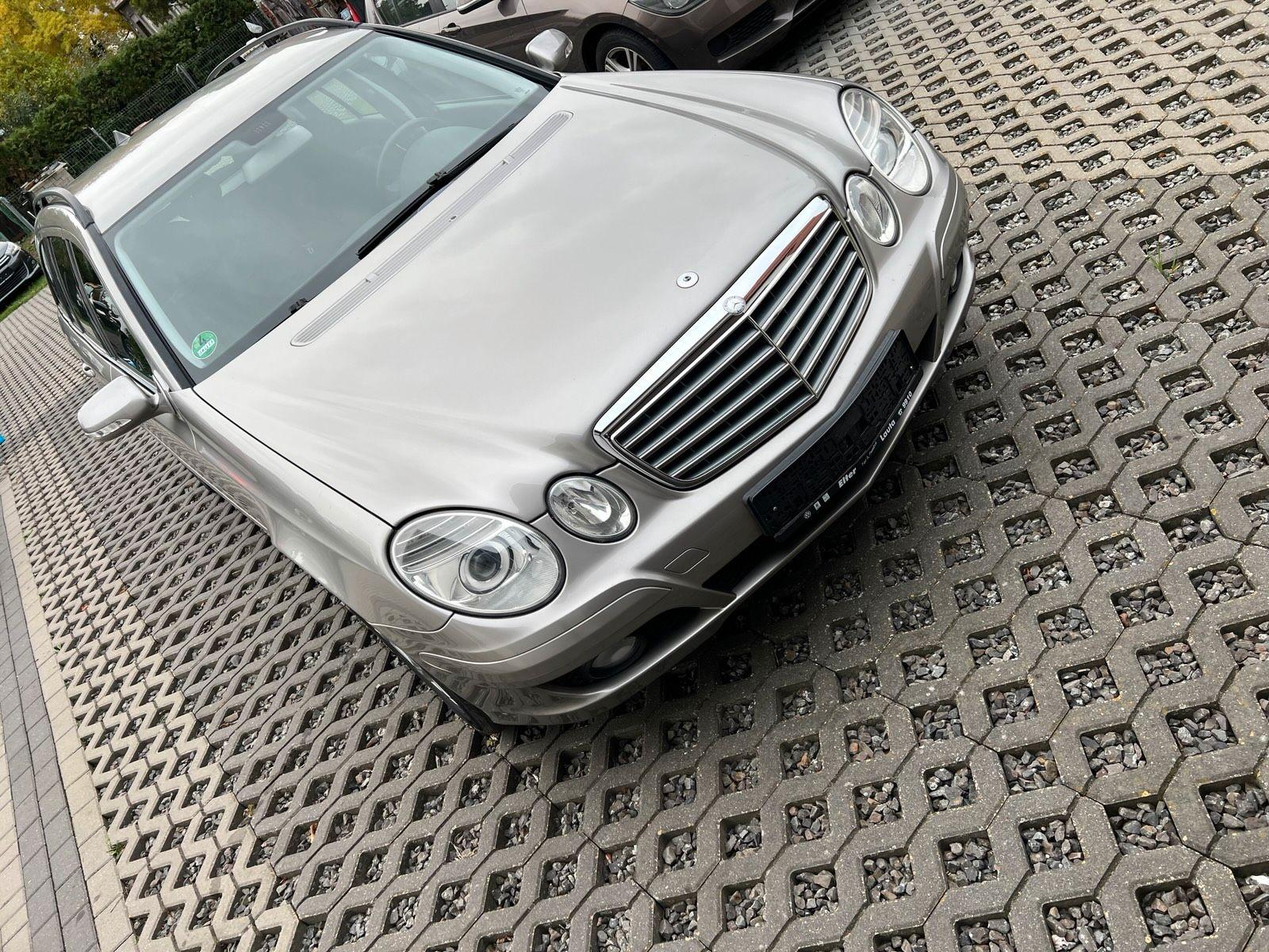 Mercedes-Benz E200 2006 — rear view
