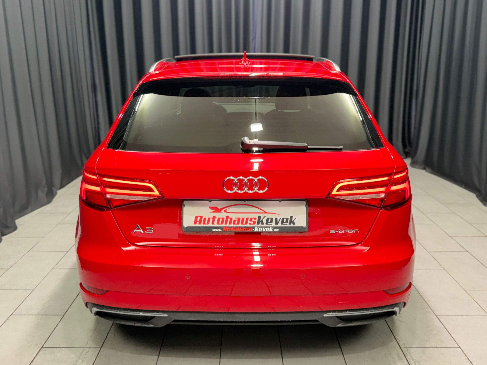 Fahrzeugabbildung Audi A3 Sportback e-tron s-line |AHK|PANO|NAVI