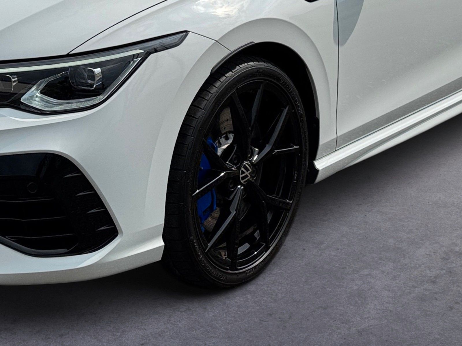 Fahrzeugabbildung Volkswagen Golf VIII Variant R 4Motion 2.0 TSI