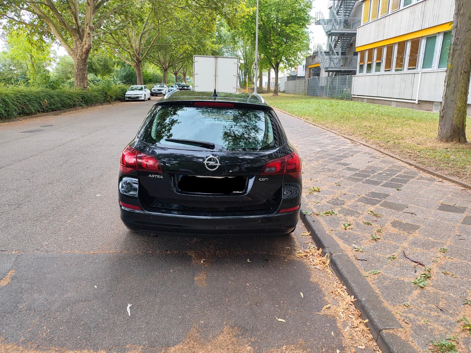 Opel Astra 2010 — engine 1.686 cm³, 125 HP (92kW)