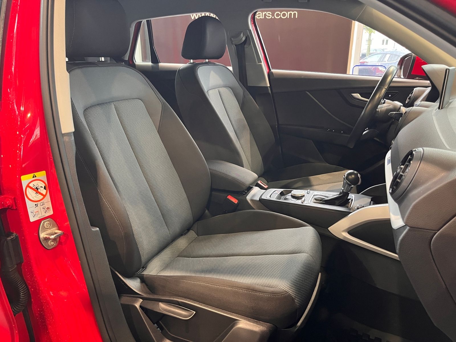 Fahrzeugabbildung Audi Q2 design AHK LED NAV PDC ALU