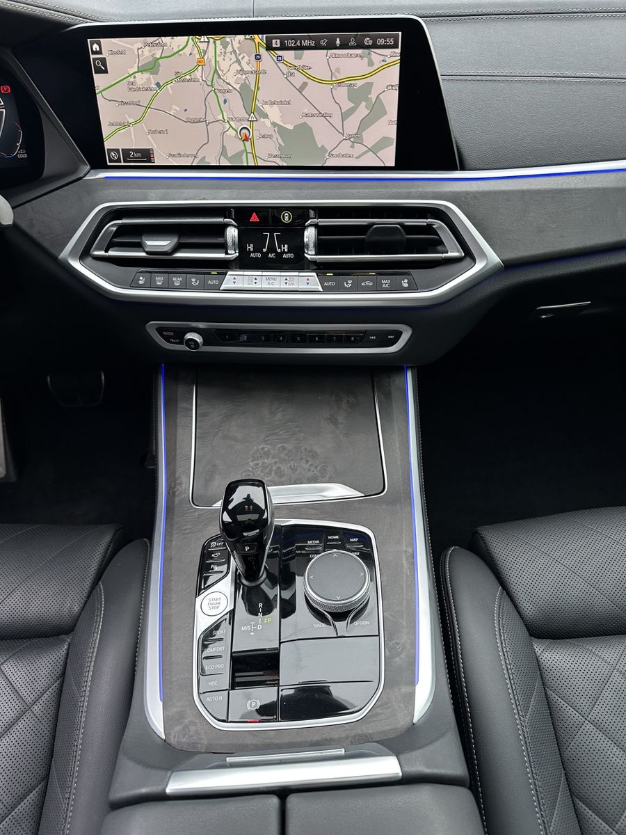 Fahrzeugabbildung BMW X5 xDrive30d M-Sport NAV+LED+360°+HEAD-UP+PANORA