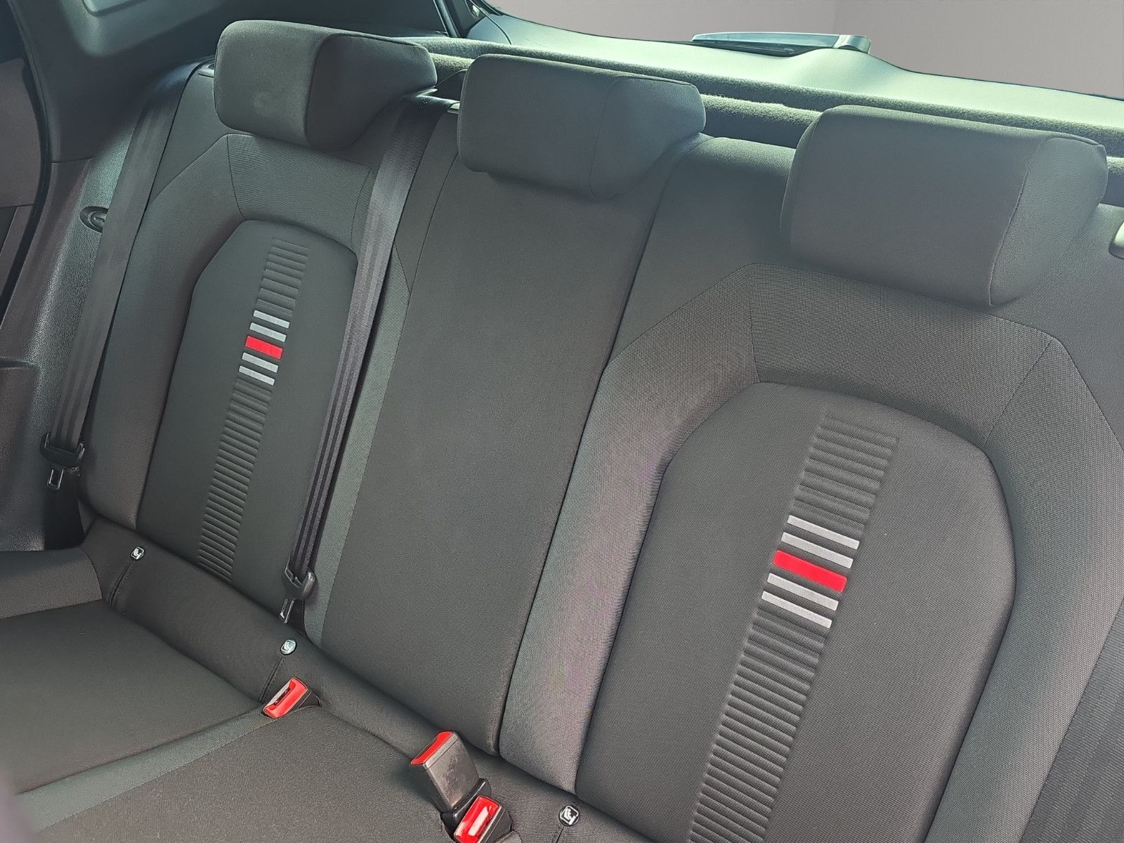 Fahrzeugabbildung SEAT Arona FR BUSINESS PAKET LED KAMERA NAVI AHK ACC