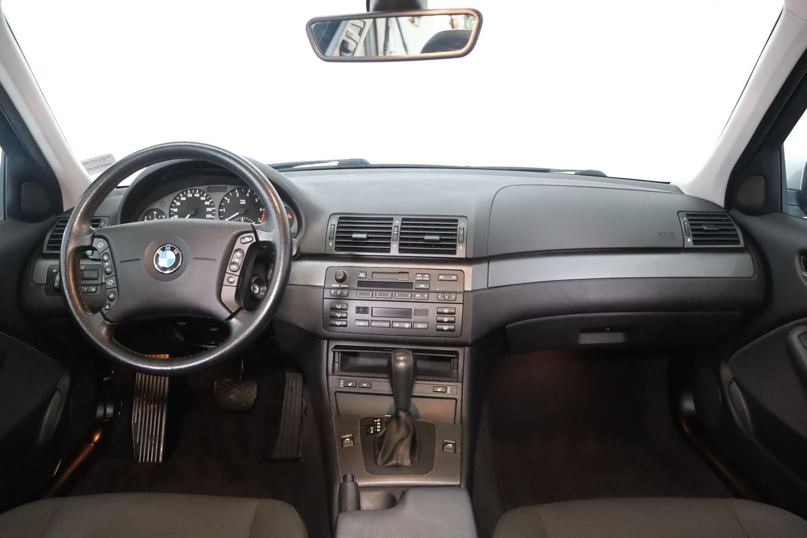 Fahrzeugabbildung BMW 318 i Automatik * SHZ * Xenon * HU/AU 03.27