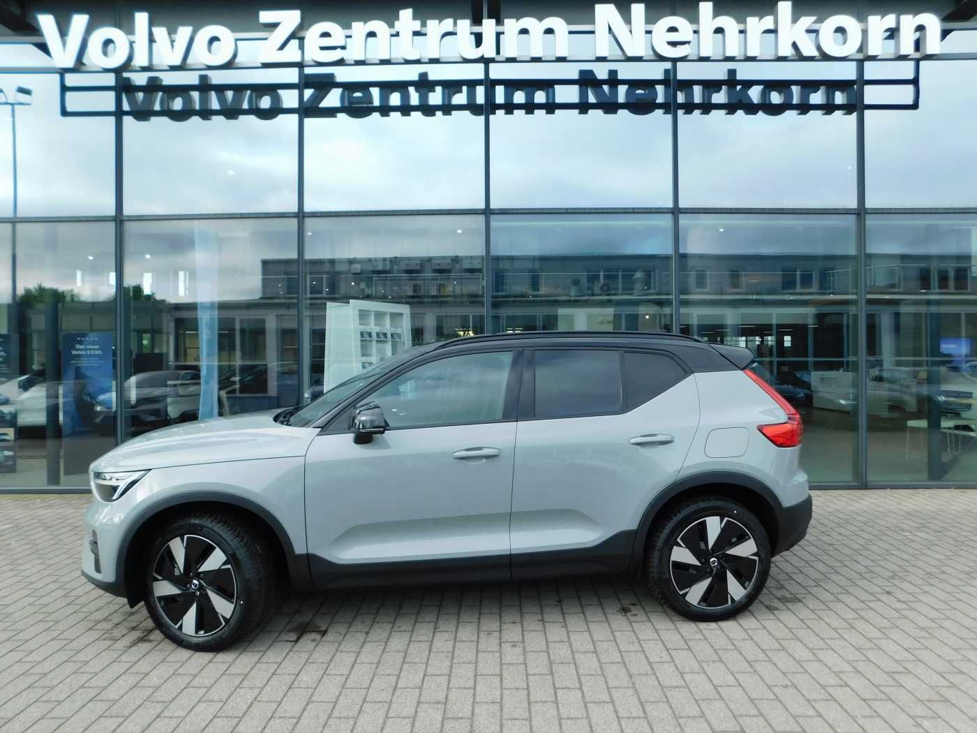 Fahrzeugabbildung Volvo XC40 Pure Electric Recharge Twin Motor Plus