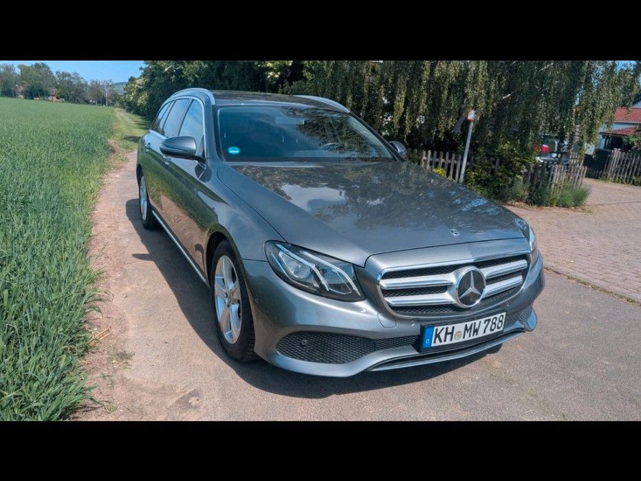 Image of Mercedes-Benz E 200