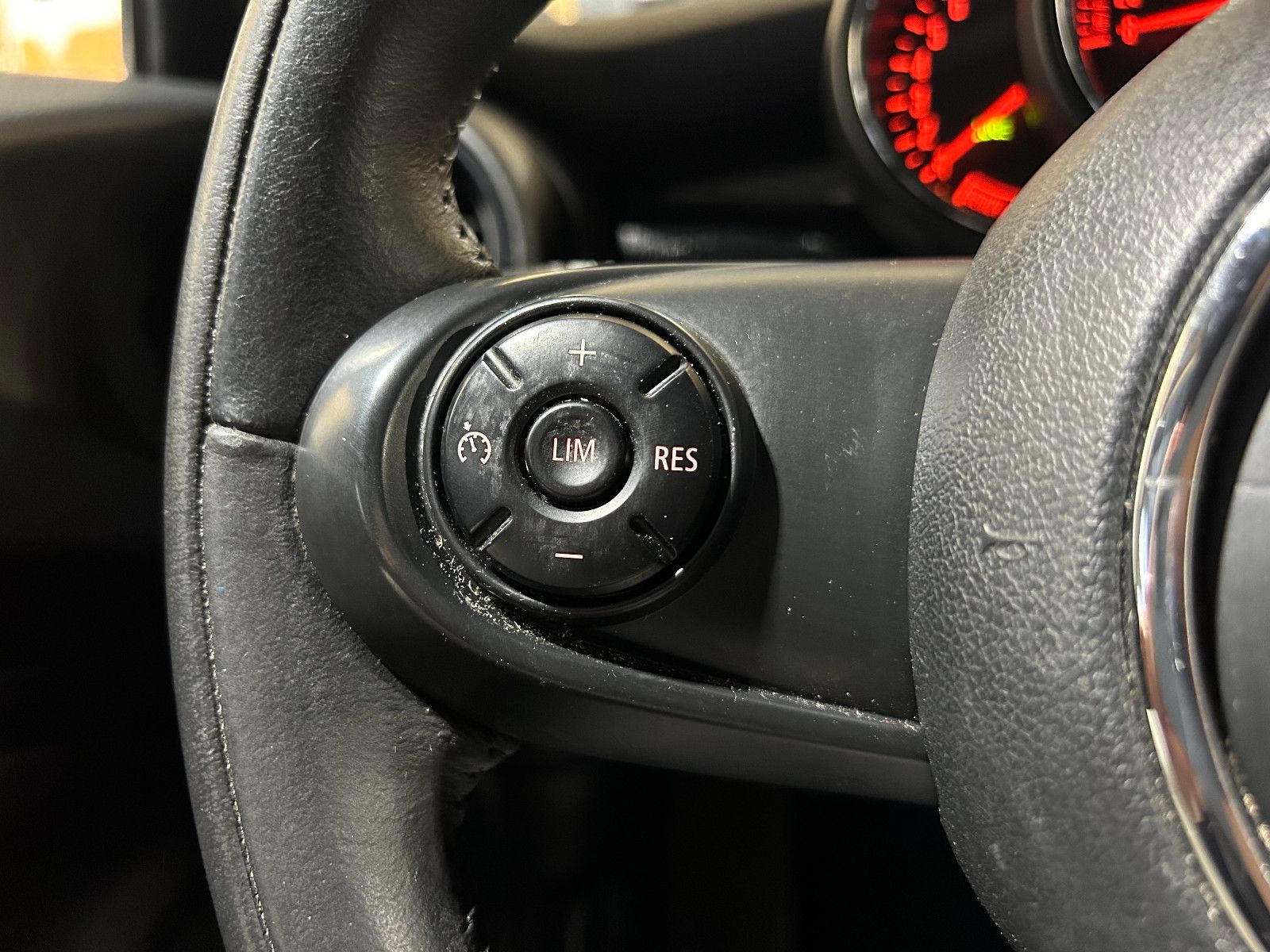 Fahrzeugabbildung MINI COOPER Mini 3-trg. /SHZ/KLIMA/BLUETOOTH/1.HAND