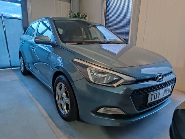 Hyundai i20 1.Hand Tüv NEU Bremsen NEU Reifen NEU gepfl.