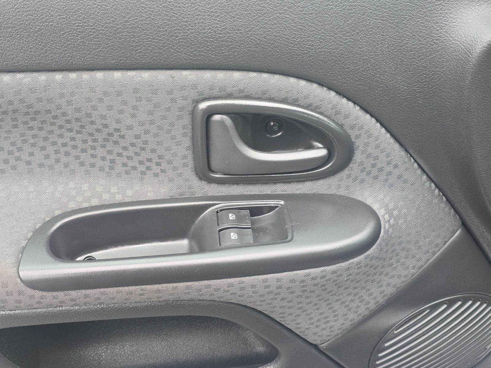 Fahrzeugabbildung Renault Clio II Campus+NUR 61 KM+ALWETTERREIFEN+TÜV NEU