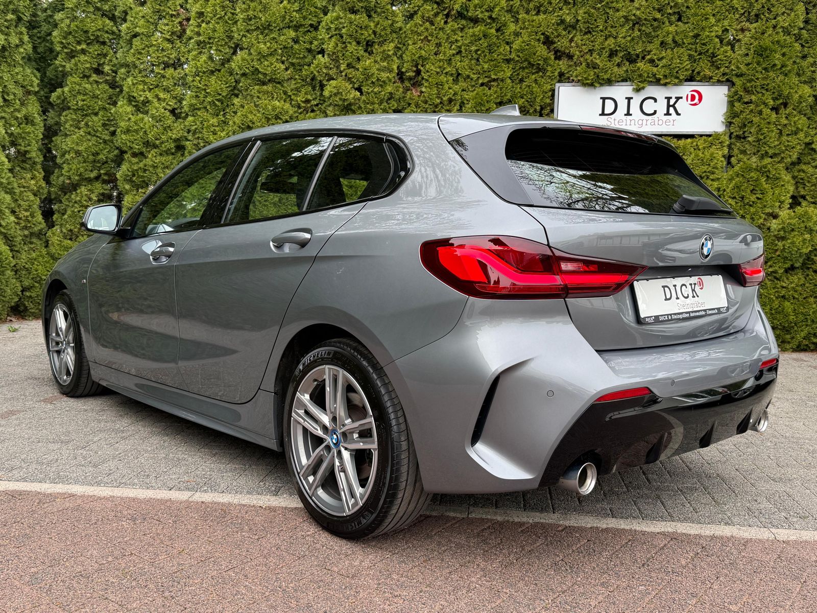 Fahrzeugabbildung BMW 118  d Aut. M Sport LED+NAVI+SHZ+AHK+AMBI+CARPL+