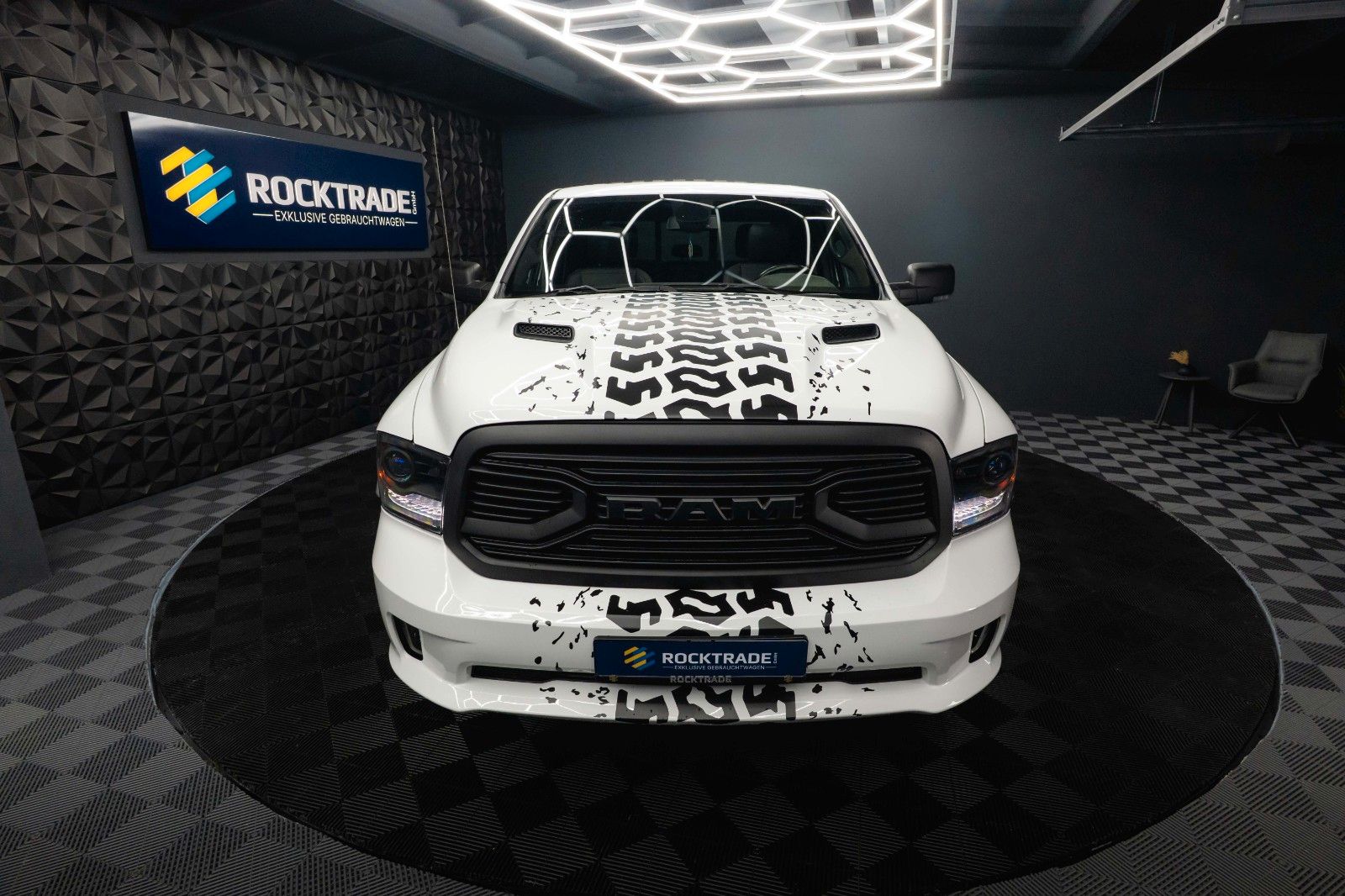 Fahrzeugabbildung Dodge RAM 5.7 V8 HEMI 4x4 OFFROAD Night-Paket *LED*AHK