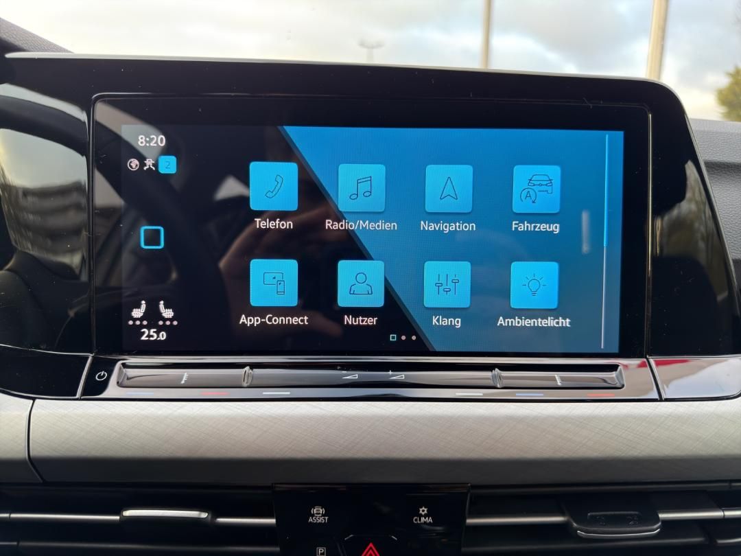 Fahrzeugabbildung Volkswagen Golf Life VIII 1.5 TSI,RearView,Climatronic,SH,L