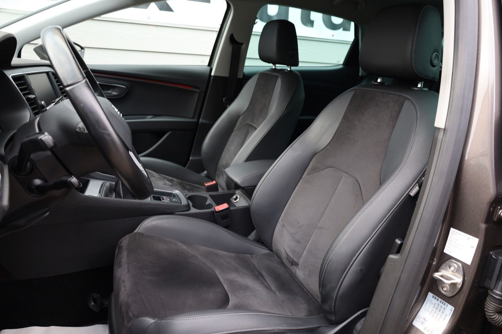 Fahrzeugabbildung SEAT Leon Xcellence T.Leder,SH,PDC,Allwetterreifen