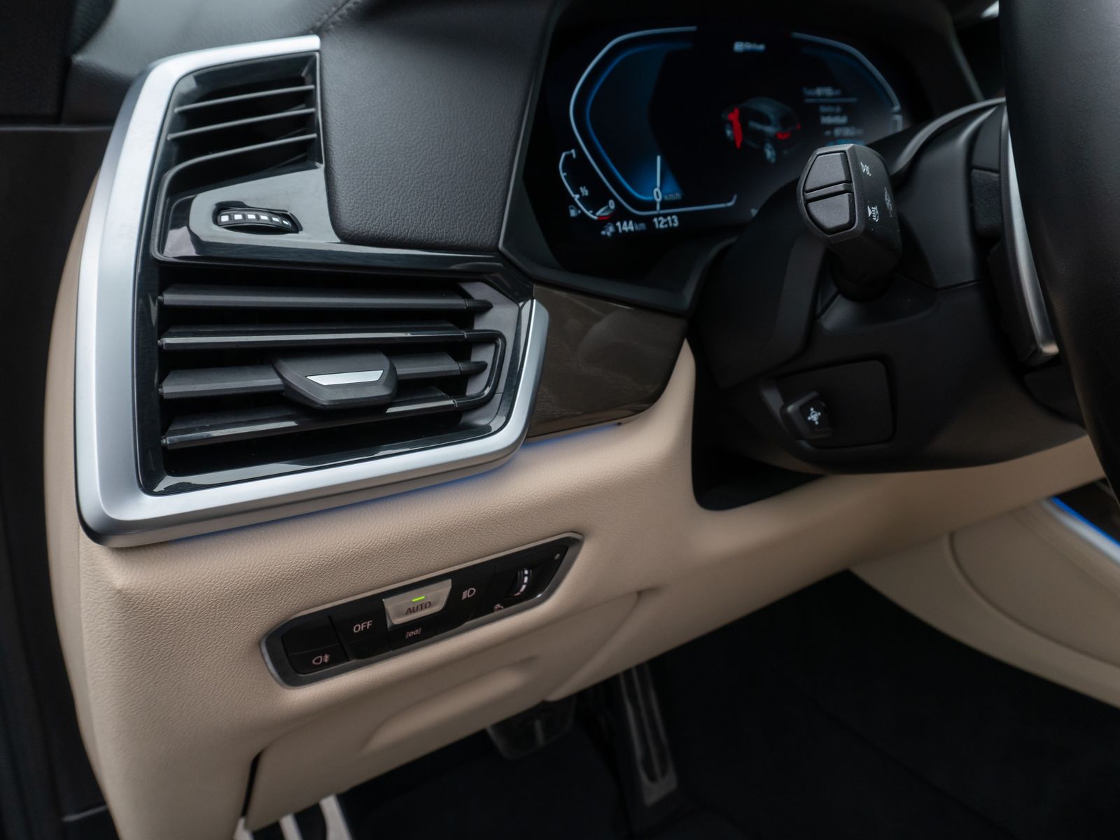 Fahrzeugabbildung BMW X5 xD45e M Sport 360°Laser HUD DAB HiFi AHK 22"