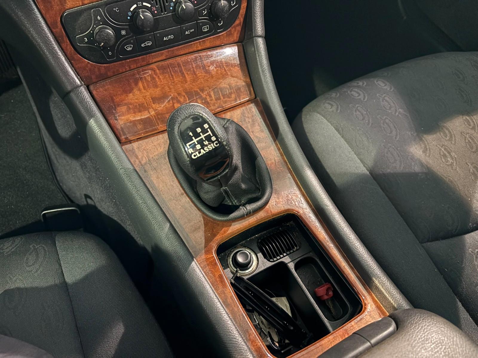 Mercedes-Benz C180 2004 — photo 20