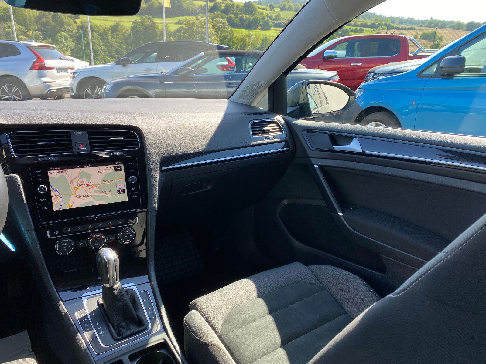 Fahrzeugabbildung Volkswagen Golf VII Variant Highline TSI DSG ACC LED Kamera