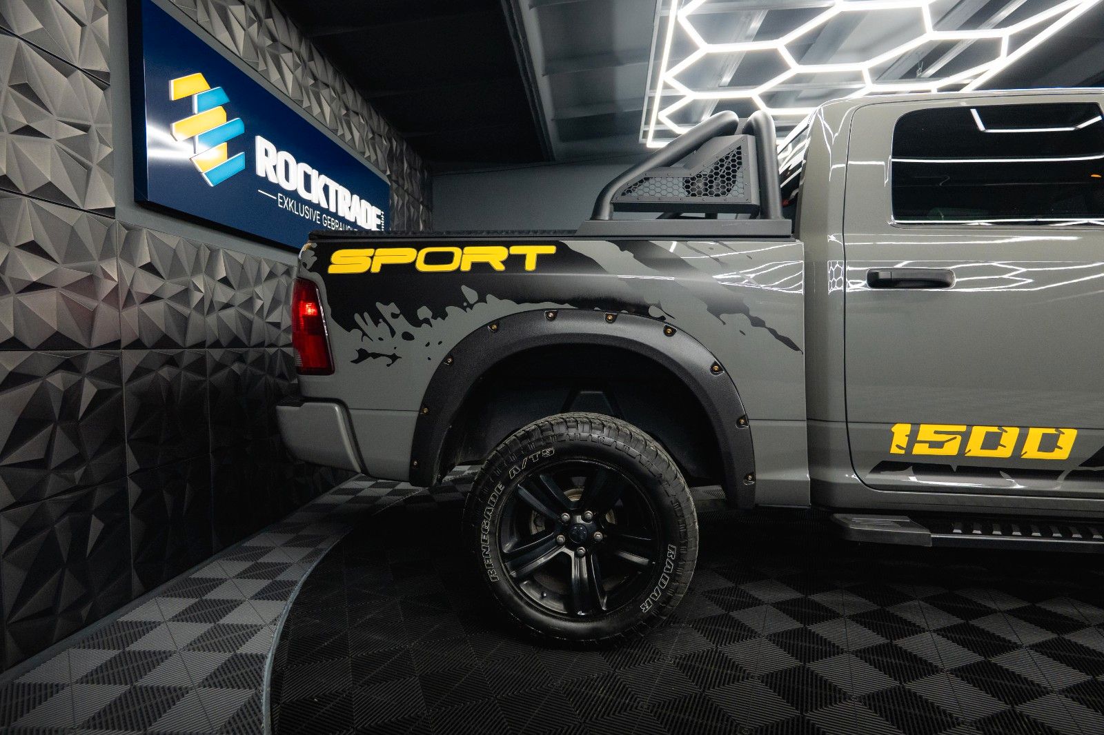 Fahrzeugabbildung Dodge RAM 5.7 V8 HEMI 4x4 OFFROAD Night-Paket *LED*AHK