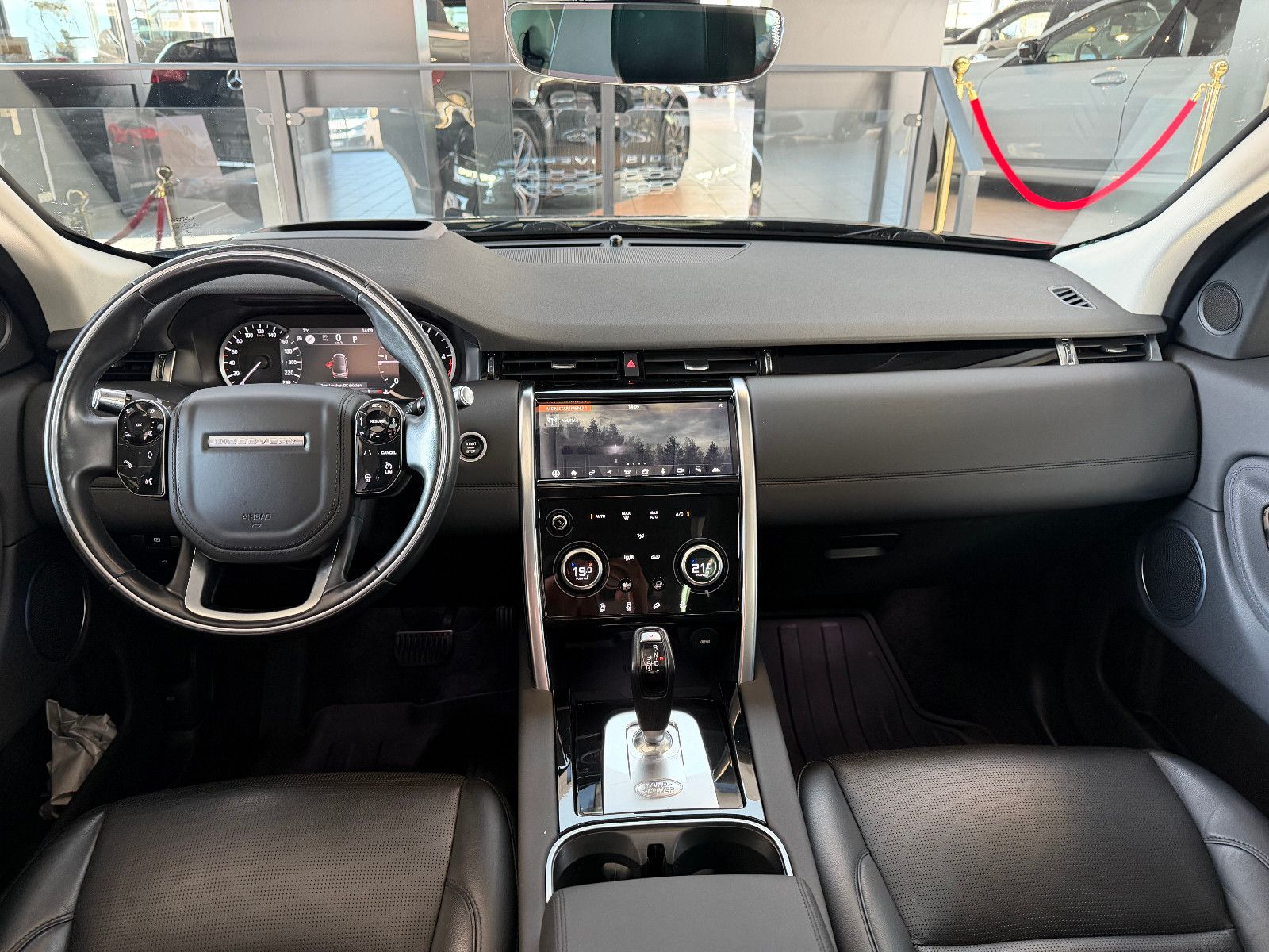 Fahrzeugabbildung Land Rover Discovery Sport S /PANORAMA/HUD/KAMERA/ACC