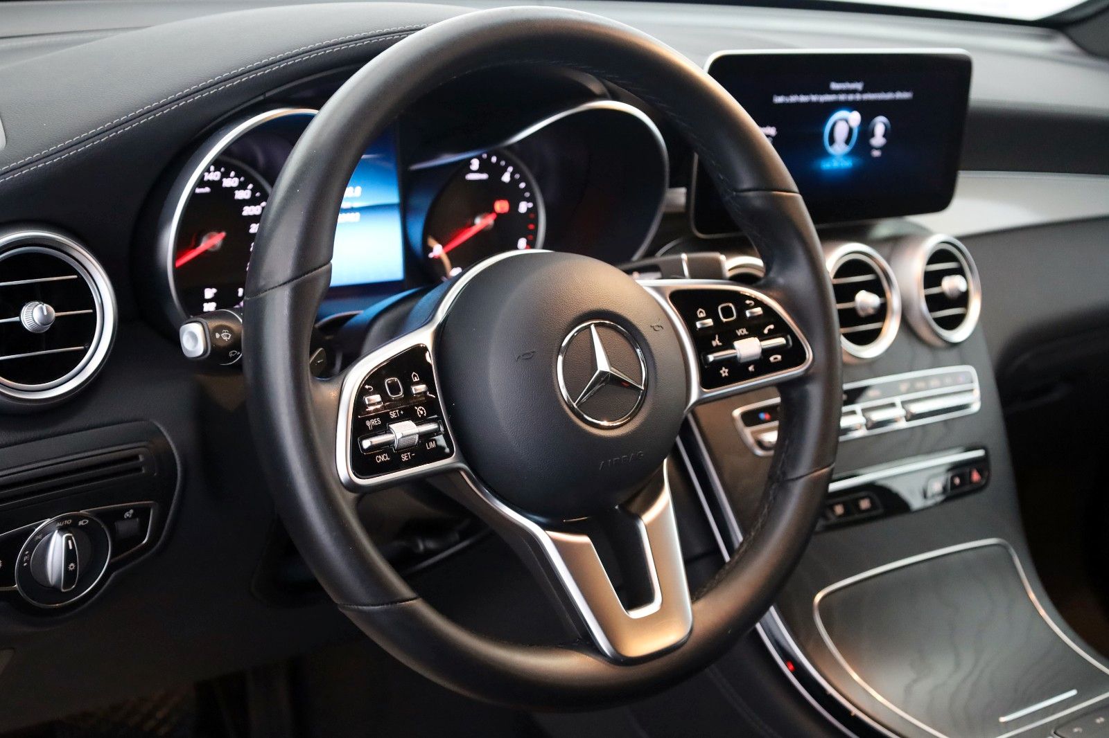Fahrzeugabbildung Mercedes-Benz GLC 200d Coupe Leder,Navi,LED,SH,Kamera,Park Pak