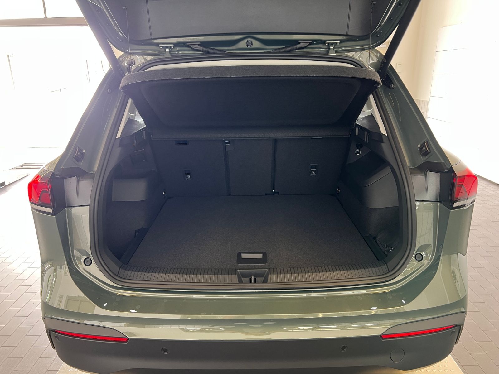 Fahrzeugabbildung Volkswagen Tiguan  ENERGY 2.0 TDI DSG *AHK, Navi, Ganzjahre