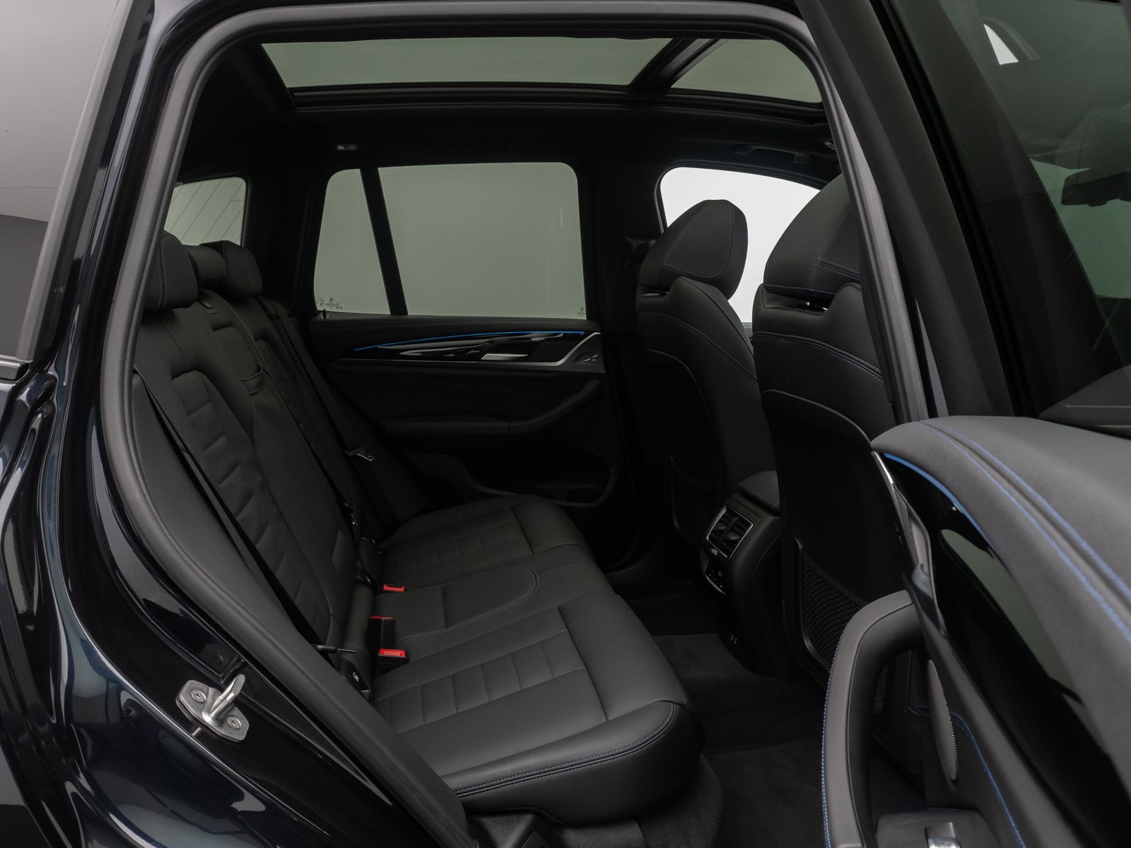 Fahrzeugabbildung BMW iX3 Impressive 360° HUD Alarm Sportsitz H/K ACC