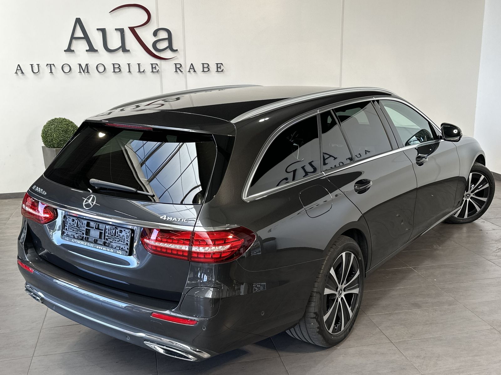 Fahrzeugabbildung Mercedes-Benz E 300de T 4Matic NAV+LED+DISTRONIC+KAMERA+HEADUP